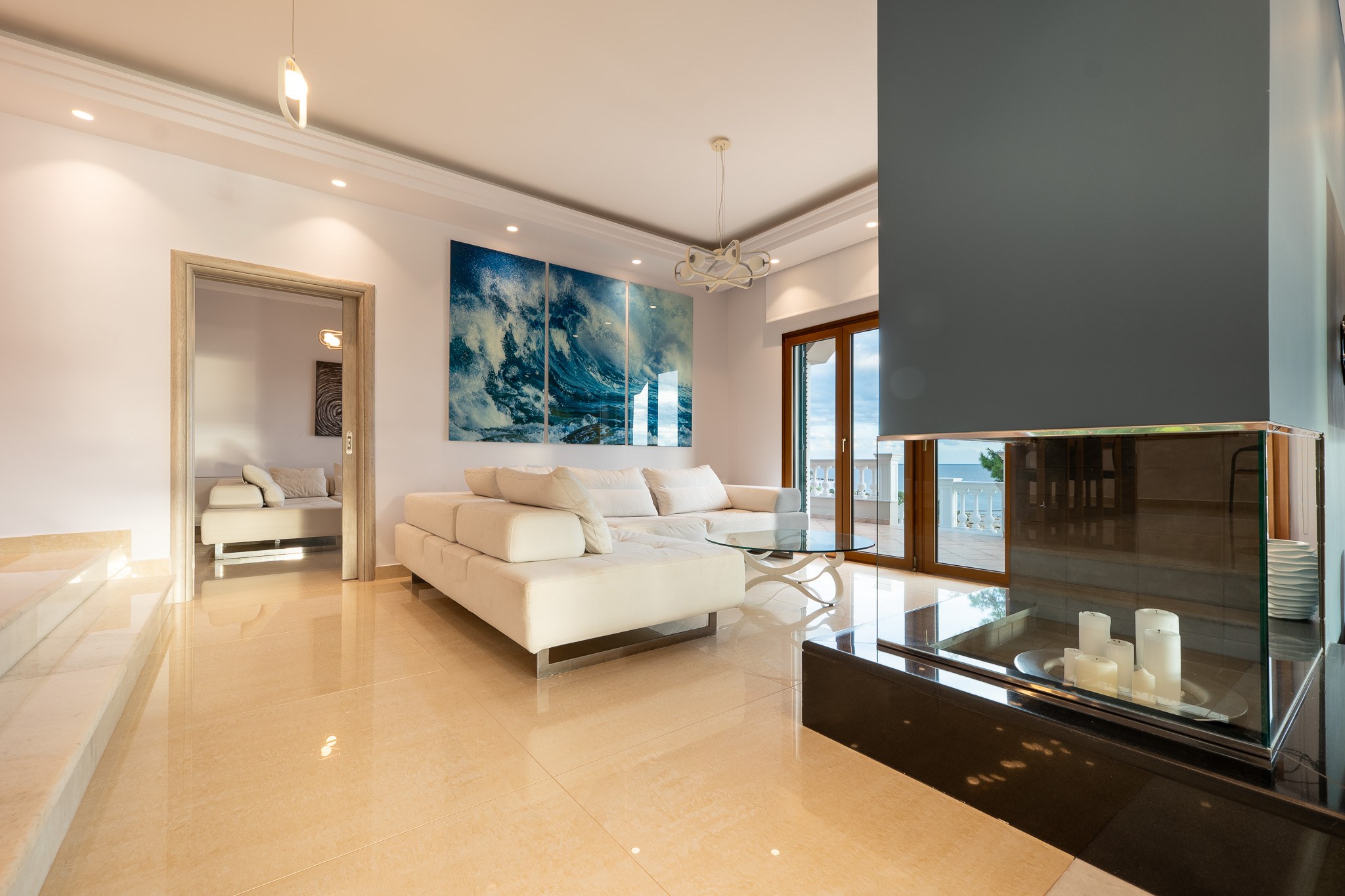 Villa Rafaella, living room with painting