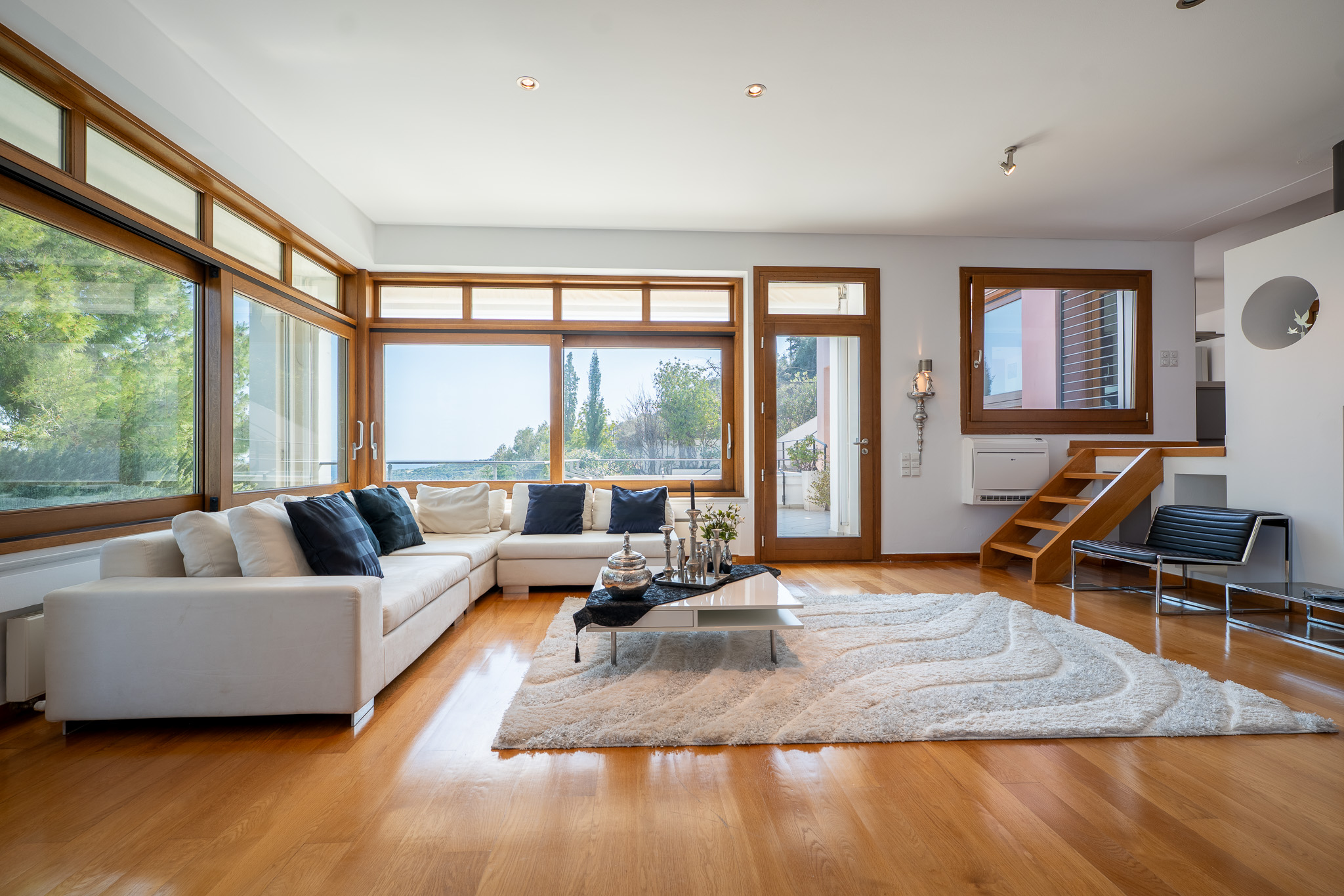 Villa Selene, open-plan living room with floating staircase